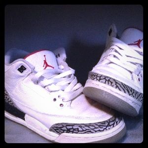 Jordan 3 cement size 7.5 paint chipping